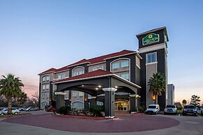 La Quinta Inn & Suites by Wyndham Columbus TX