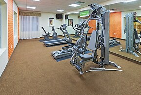 La Quinta Inn & Suites by Wyndham Columbus TX