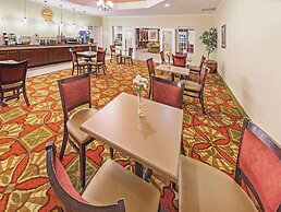 La Quinta Inn & Suites by Wyndham Columbus TX