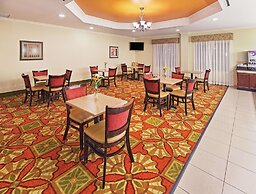 La Quinta Inn & Suites by Wyndham Columbus TX