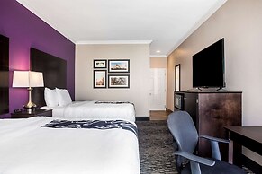 La Quinta Inn & Suites by Wyndham Columbus TX