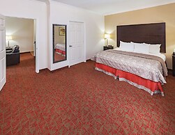 La Quinta Inn & Suites by Wyndham Columbus TX