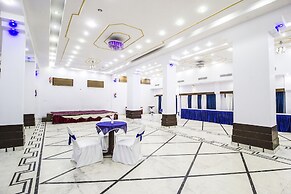 FabHotel Mayfair Inn