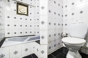 FabHotel Mayfair Inn