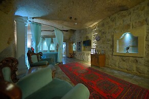 Holiday Cave Hotel