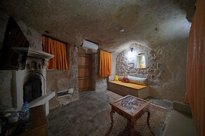 Holiday Cave Hotel