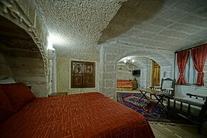 Holiday Cave Hotel