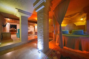 Holiday Cave Hotel