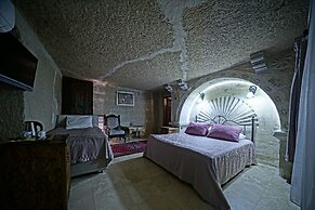 Holiday Cave Hotel