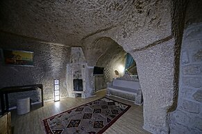 Holiday Cave Hotel