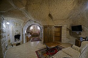 Holiday Cave Hotel
