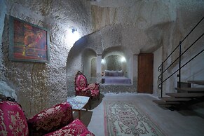 Holiday Cave Hotel