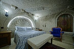 Holiday Cave Hotel