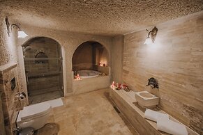 Holiday Cave Hotel