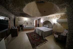 Holiday Cave Hotel