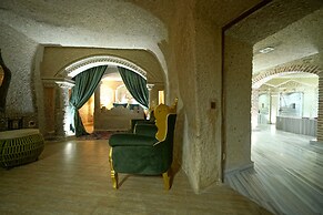 Holiday Cave Hotel