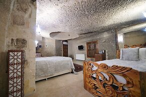 Holiday Cave Hotel