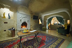 Holiday Cave Hotel