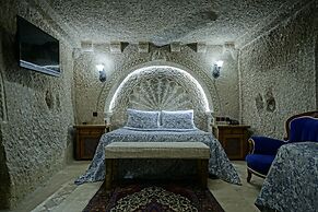 Holiday Cave Hotel