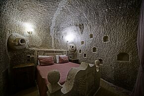 Holiday Cave Hotel
