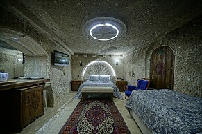 Holiday Cave Hotel