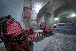 Holiday Cave Hotel