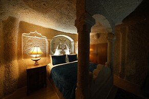 Holiday Cave Hotel