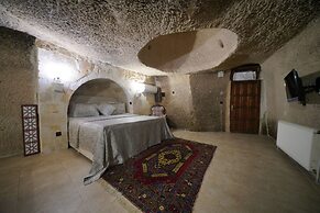Holiday Cave Hotel