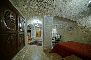 Holiday Cave Hotel
