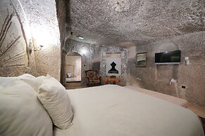 Holiday Cave Hotel