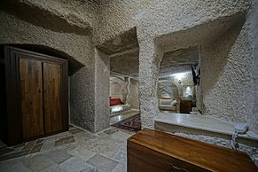 Holiday Cave Hotel