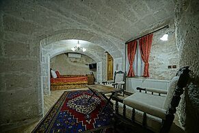 Holiday Cave Hotel