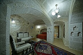 Holiday Cave Hotel