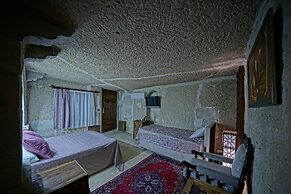 Holiday Cave Hotel