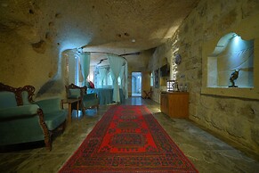 Holiday Cave Hotel