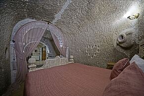 Holiday Cave Hotel