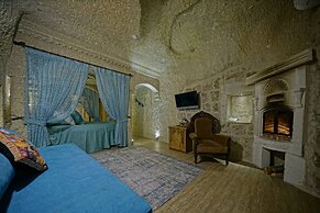 Holiday Cave Hotel