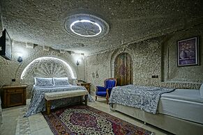 Holiday Cave Hotel