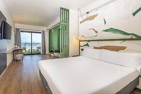 Occidental Roca Negra – Adults Only