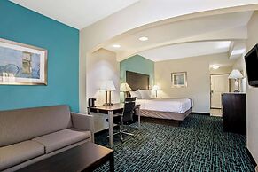 La Quinta Inn & Suites by Wyndham PCB Pier Park area