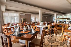 Splendid Golden Rocks Resort