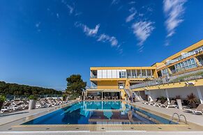 Splendid Golden Rocks Resort