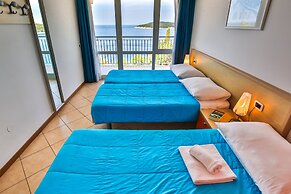 Splendid Golden Rocks Resort