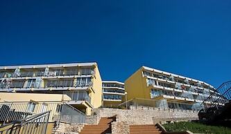 Splendid Golden Rocks Resort