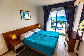Splendid Golden Rocks Resort
