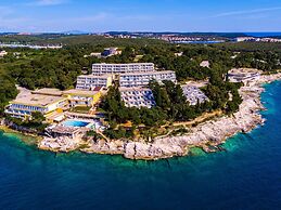 Splendid Golden Rocks Resort