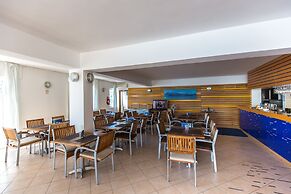 Splendid Golden Rocks Resort