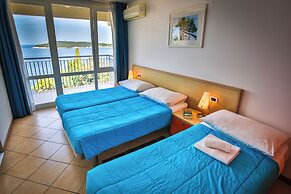 Splendid Golden Rocks Resort