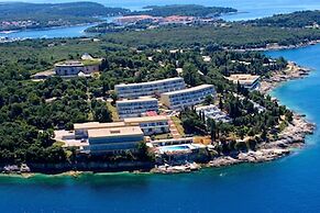 Splendid Golden Rocks Resort