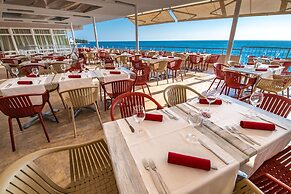 Splendid Golden Rocks Resort